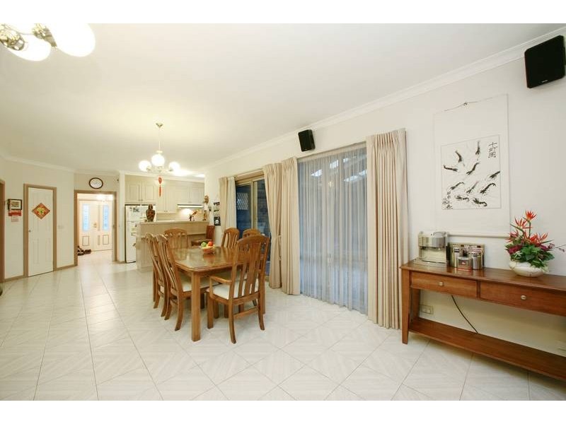 27 Laanecoorie Drive, Lysterfield VIC 3156