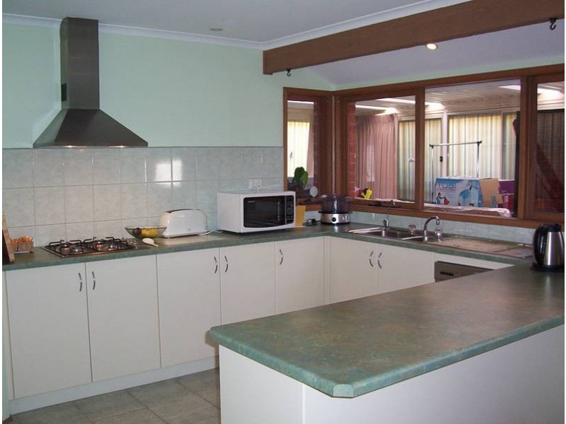 77 Lakesfield Drive, Lysterfield VIC 3156