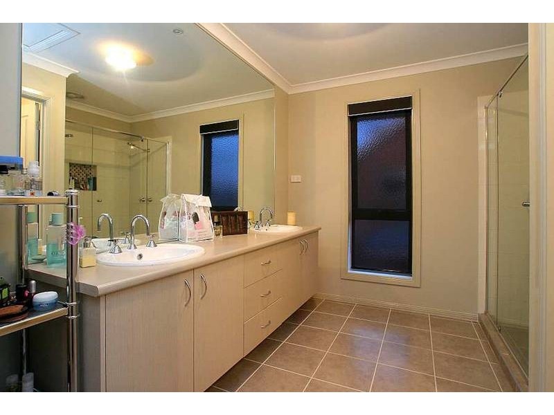 41 Heany Park Drive, Rowville VIC 3178