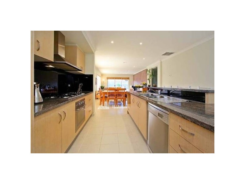 14 Monbulk Crescent, Rowville VIC 3178