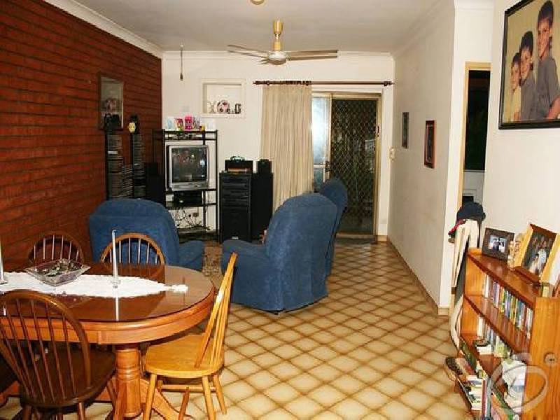 Hands Court, Malak NT 0812