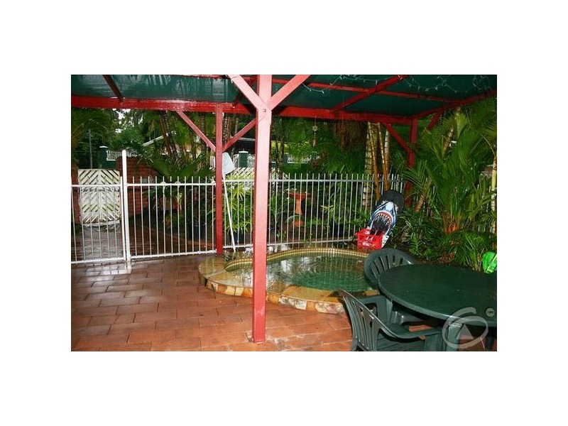 Hands Court, Malak NT 0812