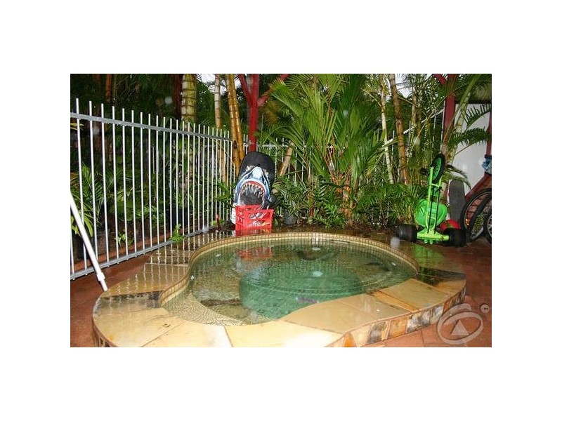 Hands Court, Malak NT 0812