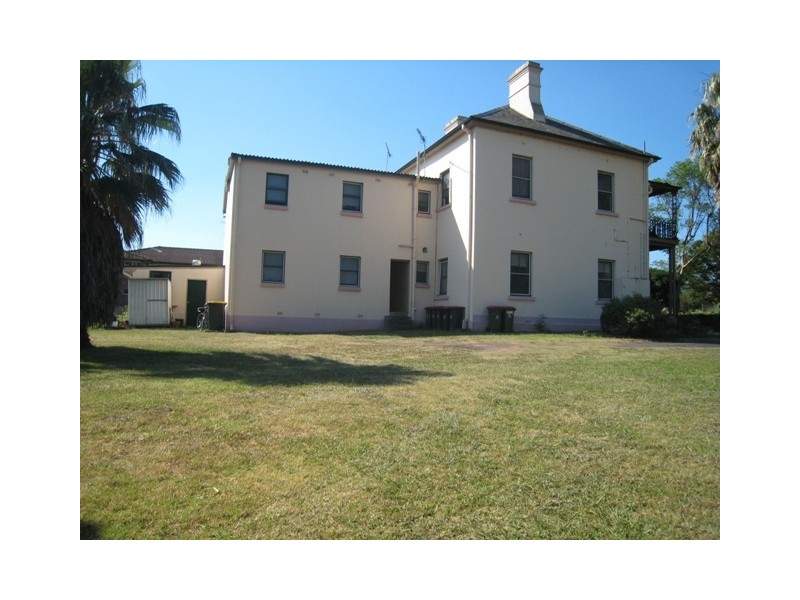 1 & 3/ 83 Menangle Street, Picton NSW 2571