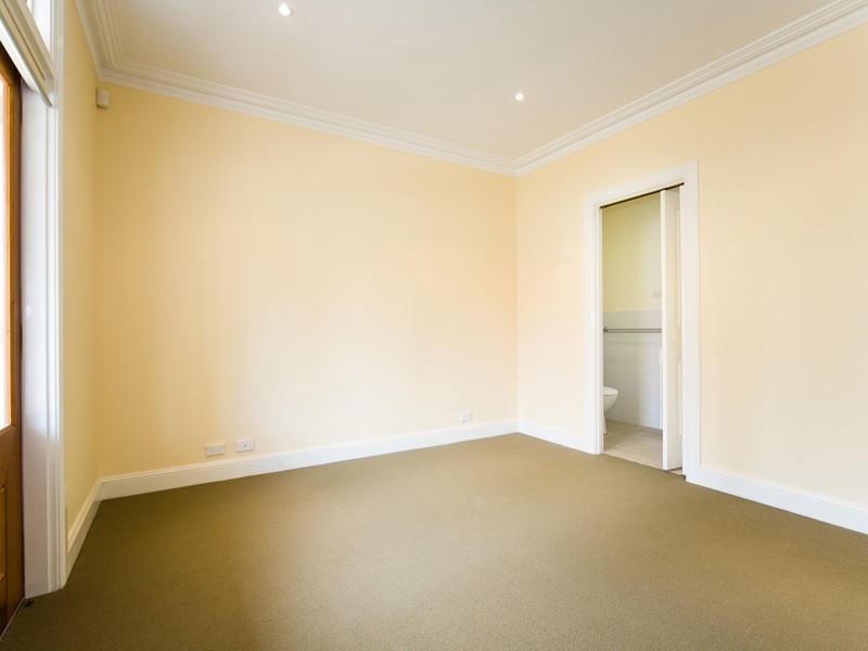 8/253-255 Argyle, Picton NSW 2571