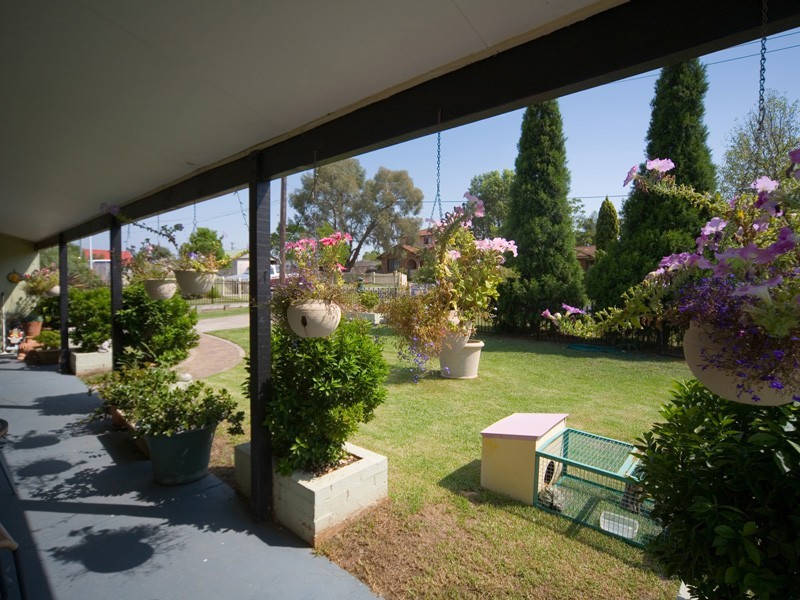 6 South Street, Thirlmere NSW 2572