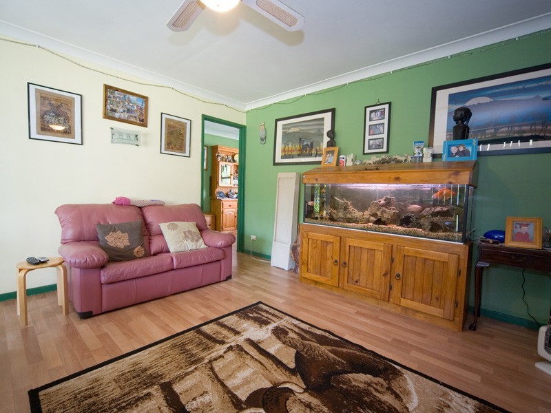 6 South Street, Thirlmere NSW 2572