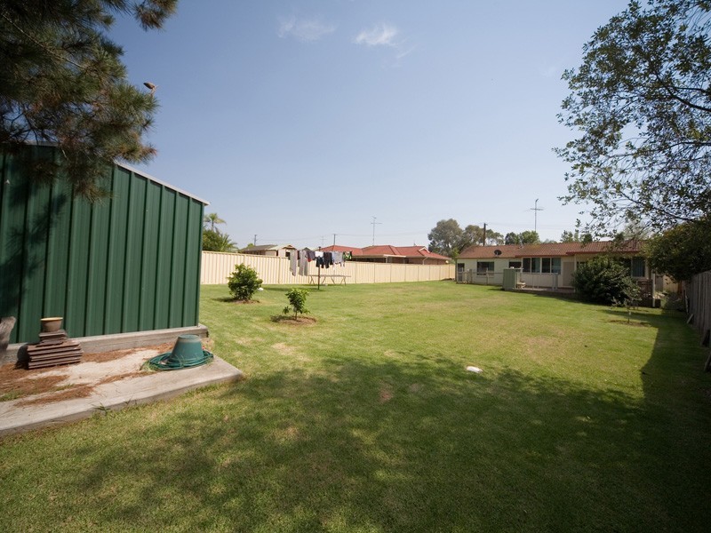 6 South Street, Thirlmere NSW 2572