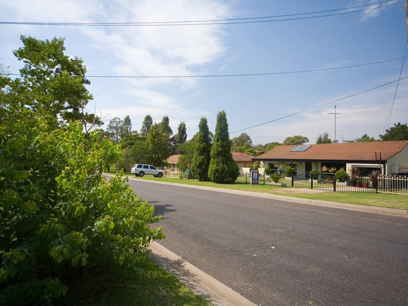6 South Street, Thirlmere NSW 2572