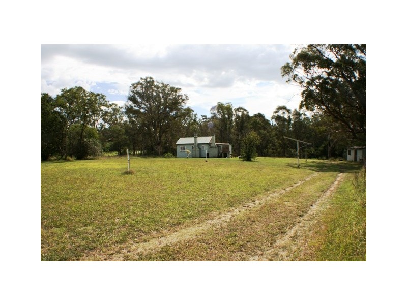 11 River Road, Tahmoor NSW 2573