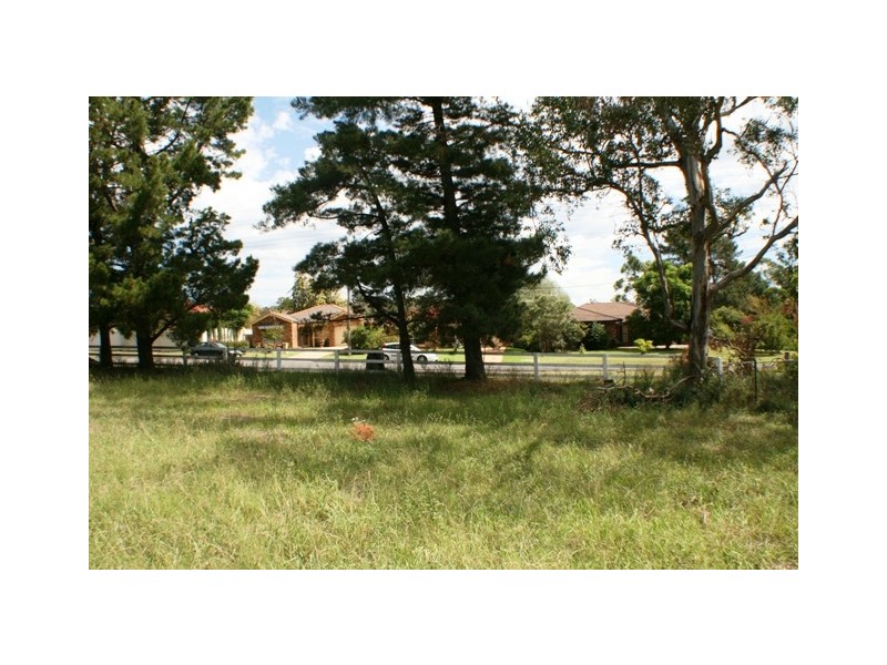 11 River Road, Tahmoor NSW 2573