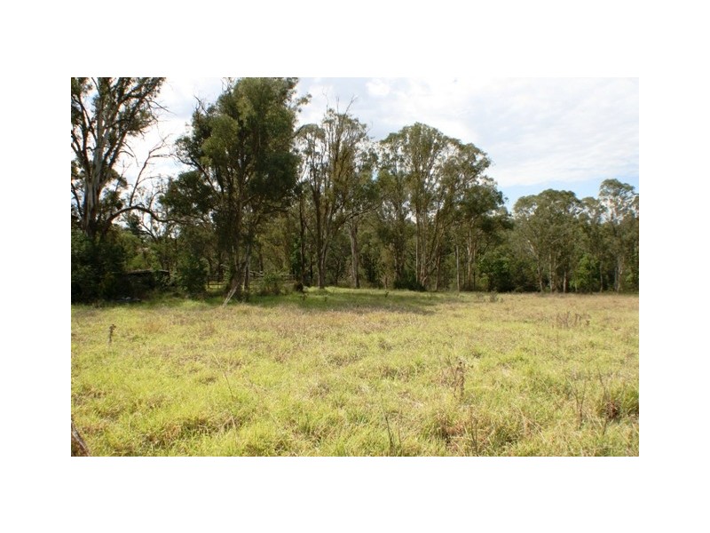 11 River Road, Tahmoor NSW 2573