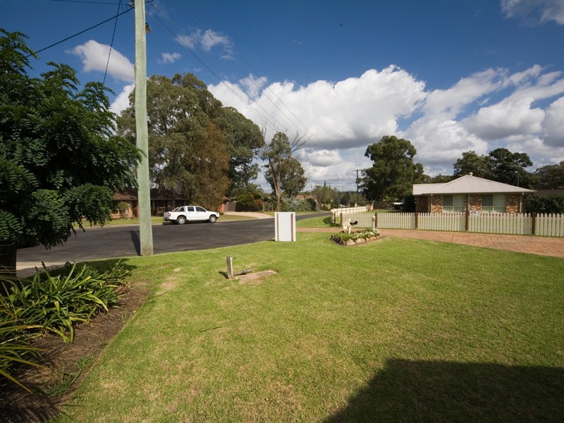 4 Davis Place, Thirlmere NSW 2572