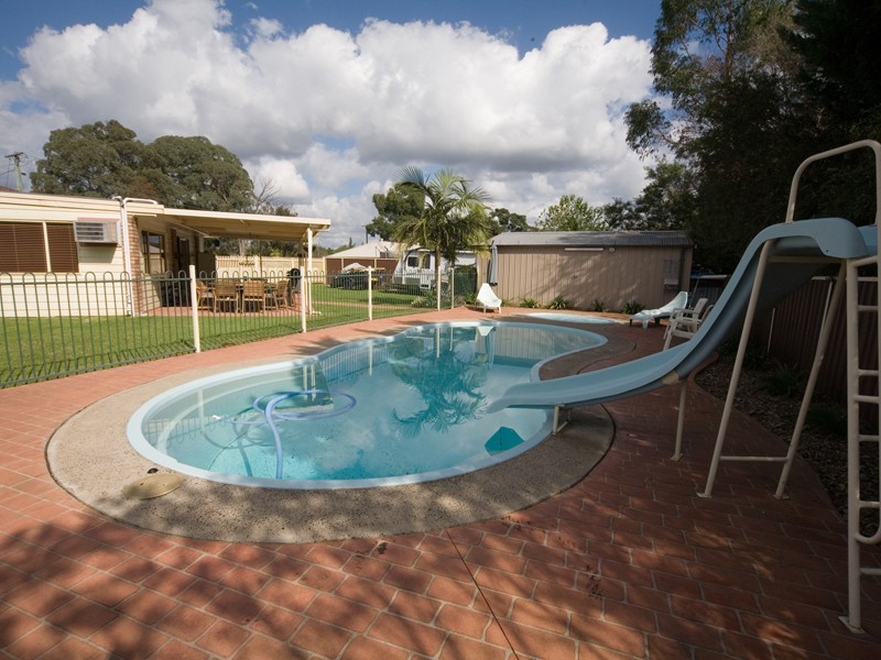 4 Davis Place, Thirlmere NSW 2572