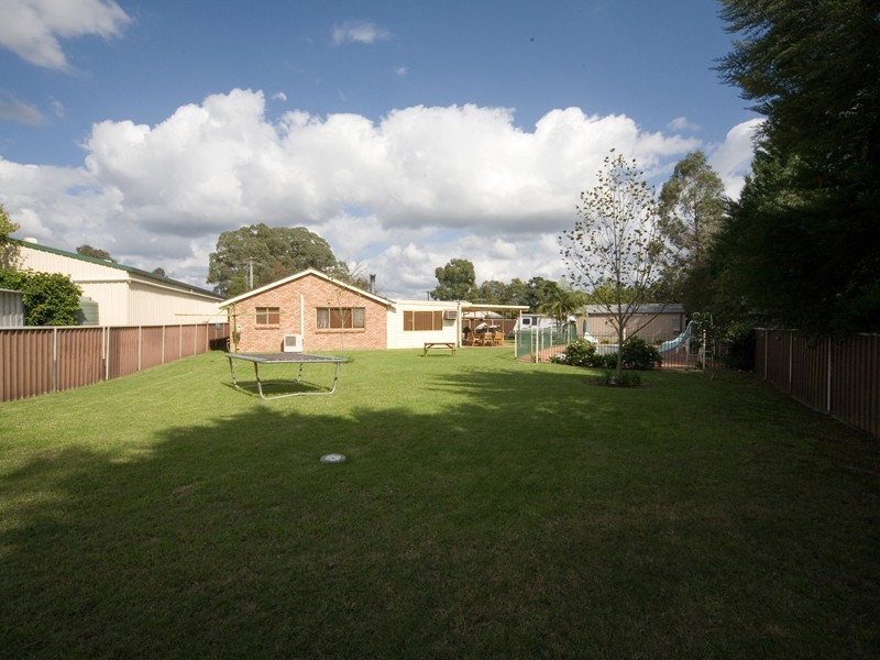 4 Davis Place, Thirlmere NSW 2572