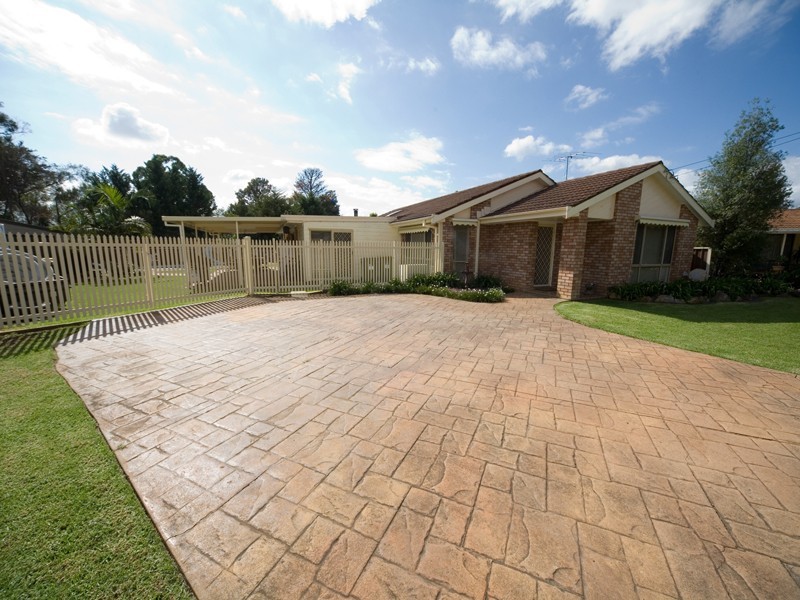 4 Davis Place, Thirlmere NSW 2572