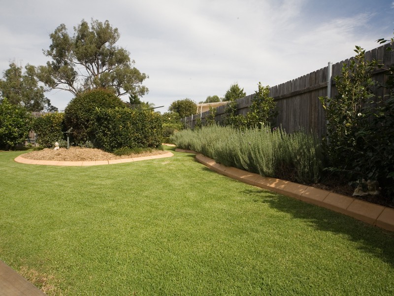 8 Chivers Place, Tahmoor NSW 2573