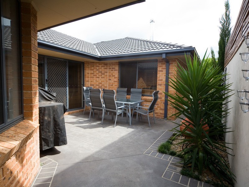 8 Ayrshire Gardens, Picton NSW 2571