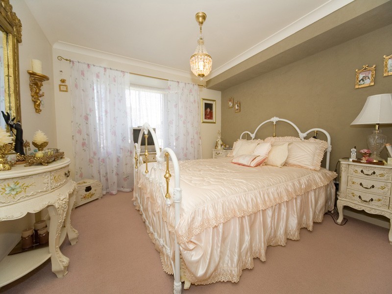 2 Madigan Grove, Thirlmere NSW 2572