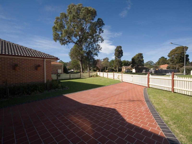 2 Madigan Grove, Thirlmere NSW 2572