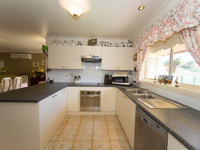 2 Madigan Grove, Thirlmere NSW 2572