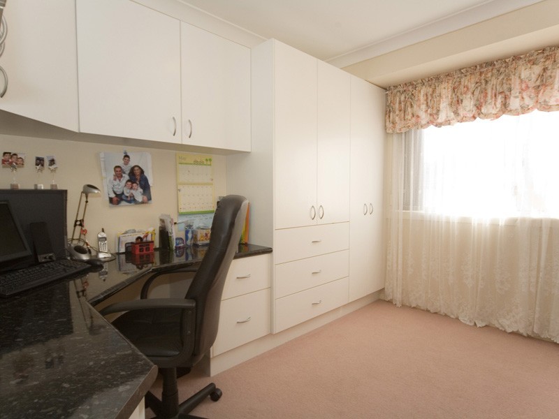 2 Madigan Grove, Thirlmere NSW 2572