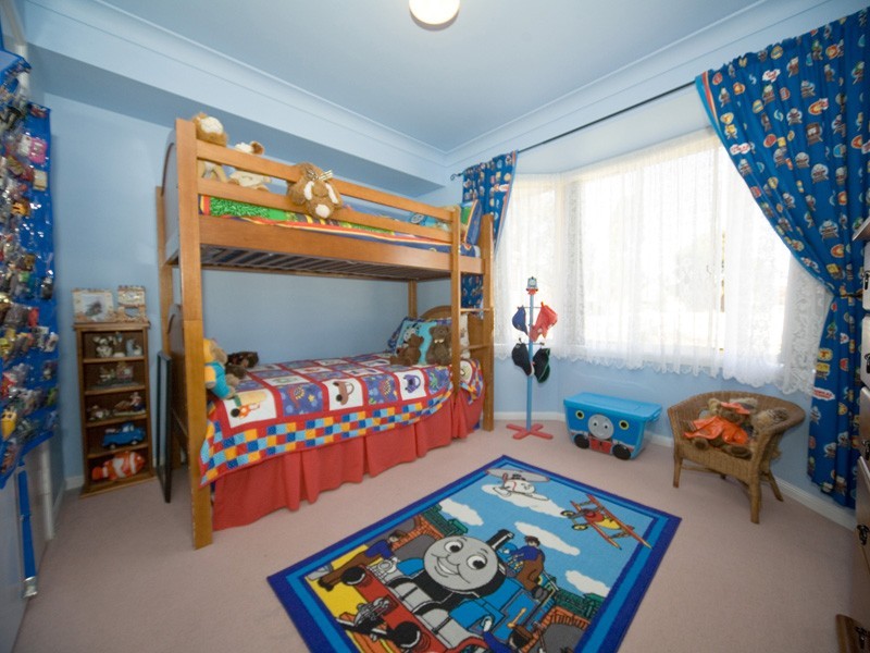 2 Madigan Grove, Thirlmere NSW 2572