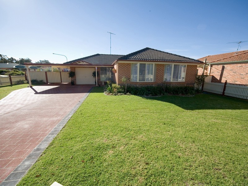 2 Madigan Grove, Thirlmere NSW 2572