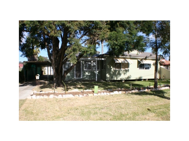 8 Mason Street, Thirlmere NSW 2572