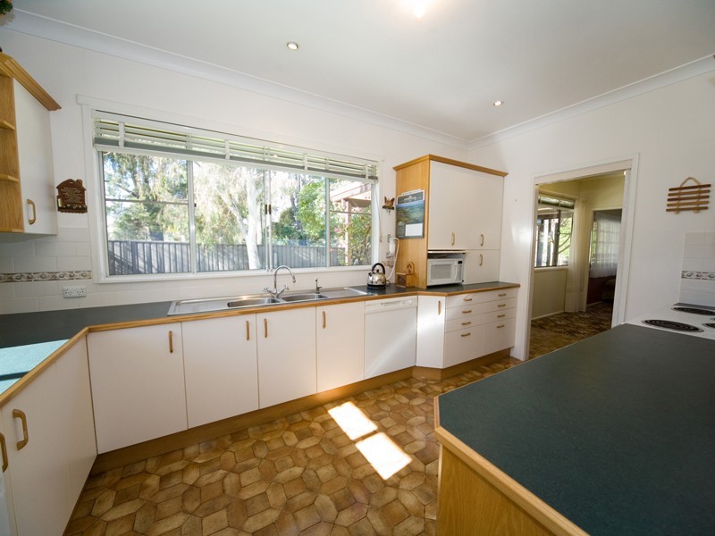 16 Hill Street, Picton NSW 2571