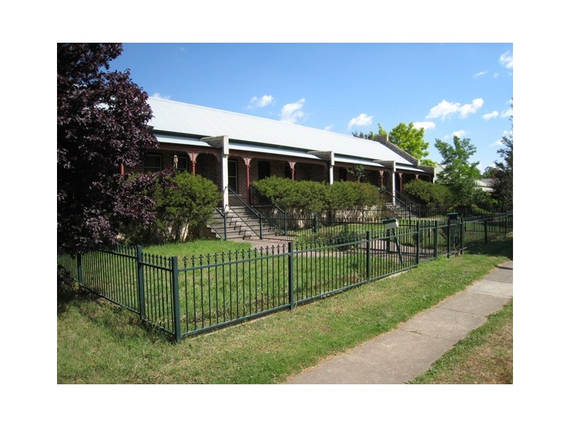 2/ 141 menangle Street, Picton NSW 2571