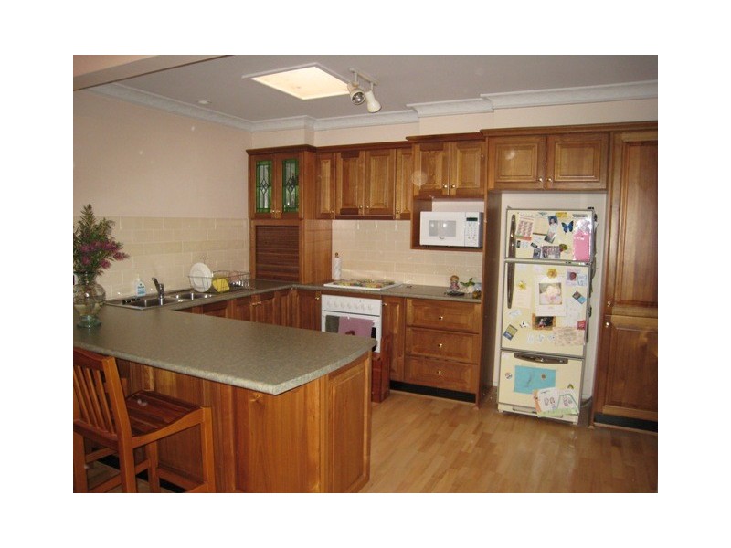 2/ 141 menangle Street, Picton NSW 2571