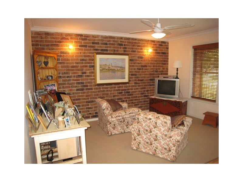 2/ 141 menangle Street, Picton NSW 2571