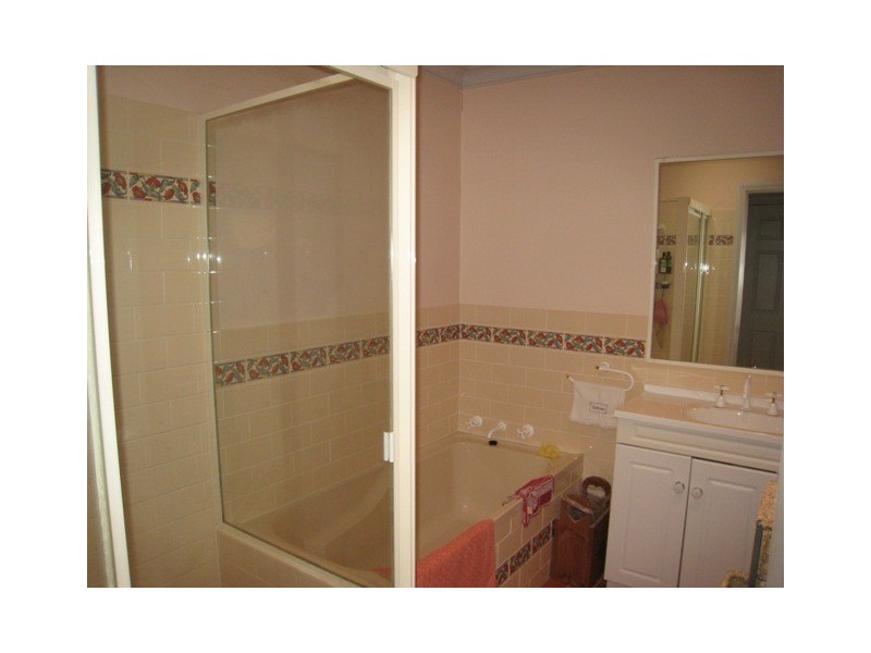 2/ 141 menangle Street, Picton NSW 2571