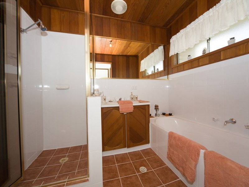 99 Remembrance Dr, Tahmoor NSW 2573