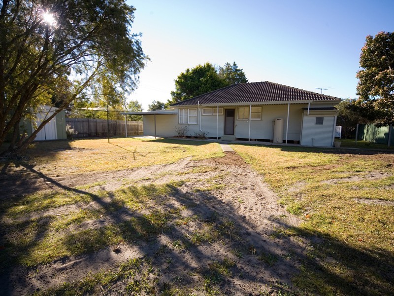 14 Close Street, Thirlmere NSW 2572