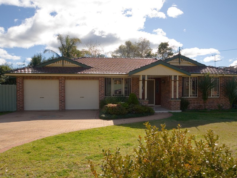 8 Garbutt Place, Oakdale NSW 2570
