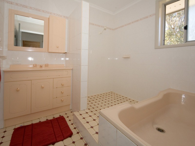 16 Heathcote Street, Picton NSW 2571