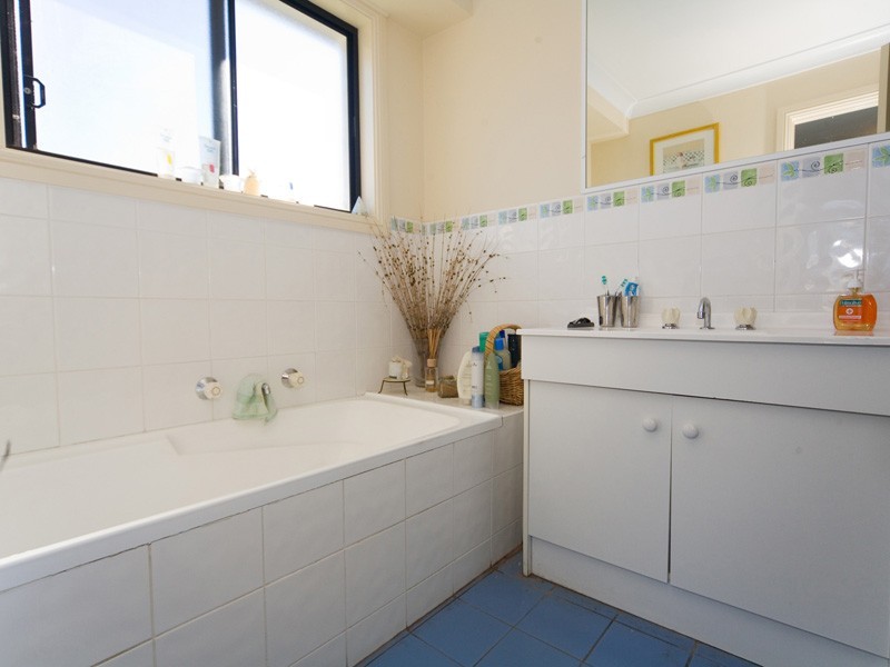 35 B Thirlmere Way, Tahmoor NSW 2573