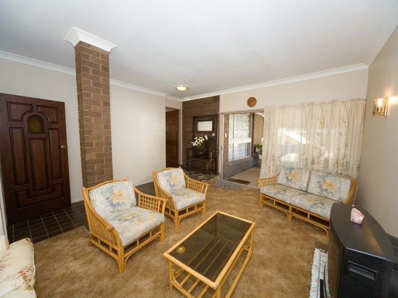 6 Alma Place, Thirlmere NSW 2572