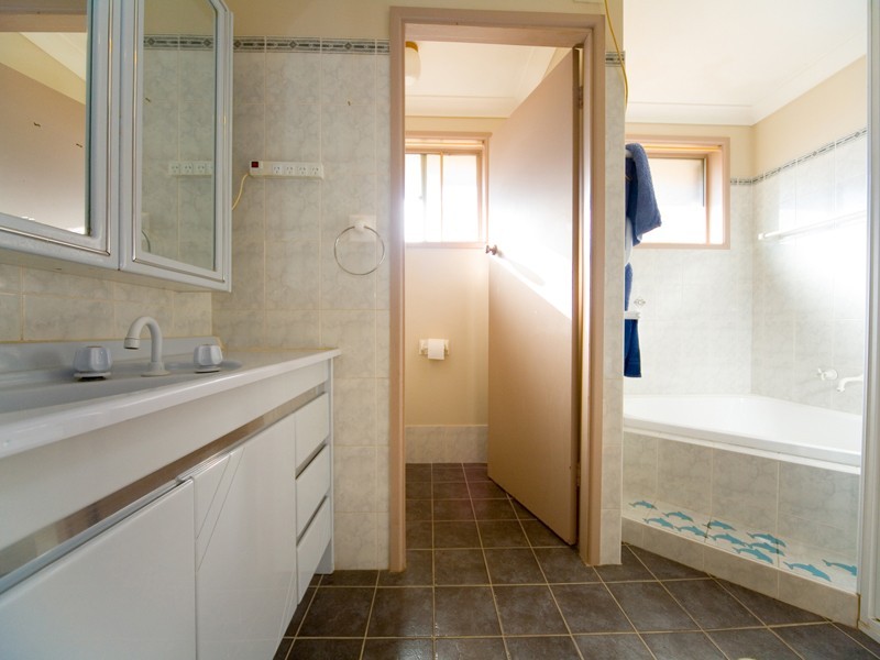 6 Alma Place, Thirlmere NSW 2572