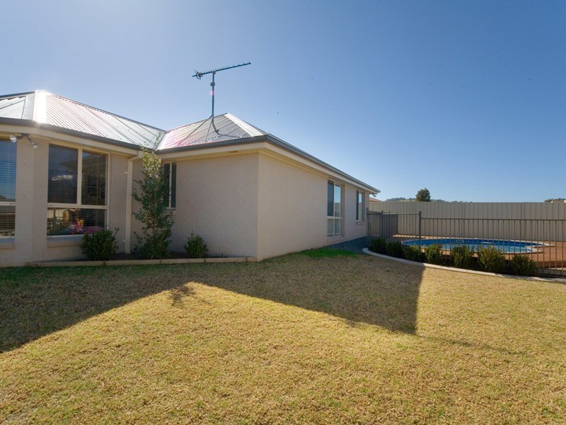 12 Ayrshire Gardens, Picton NSW 2571