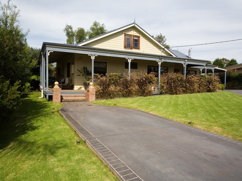8 Chivers Place, Tahmoor NSW 2573