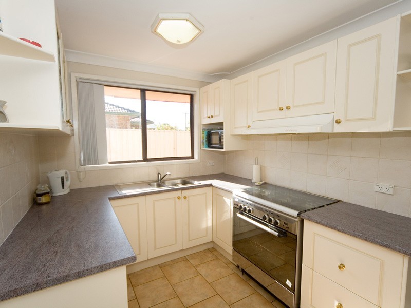 6 Close Street, Thirlmere NSW 2572