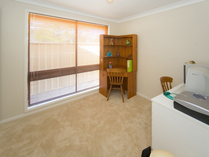6 Close Street, Thirlmere NSW 2572