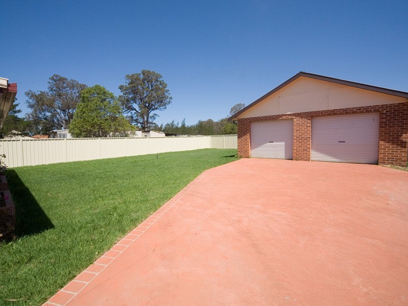 6 Close Street, Thirlmere NSW 2572