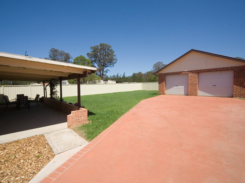 6 Close Street, Thirlmere NSW 2572