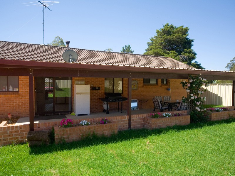 6 Close Street, Thirlmere NSW 2572