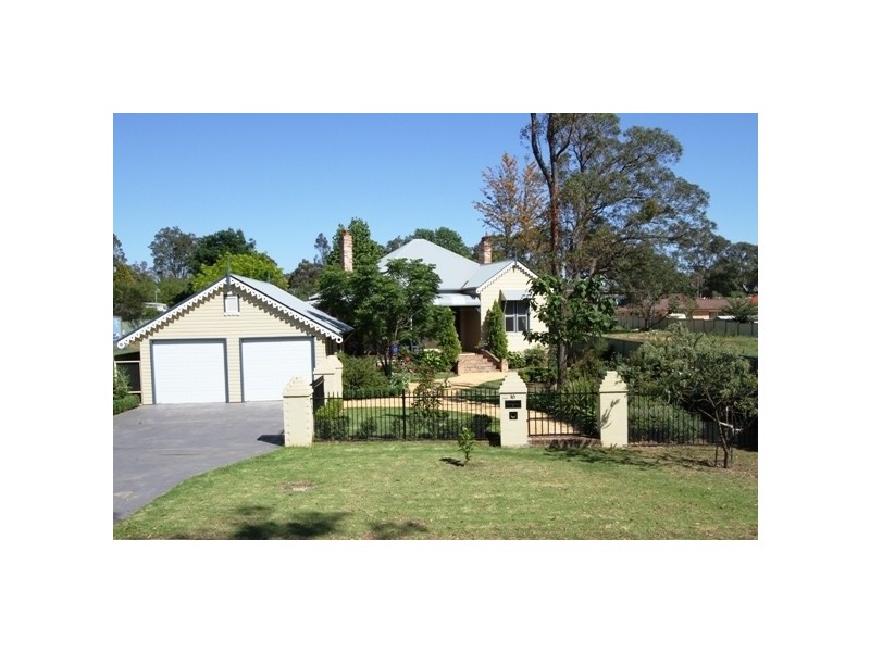 10 Antill Street, Thirlmere NSW 2572