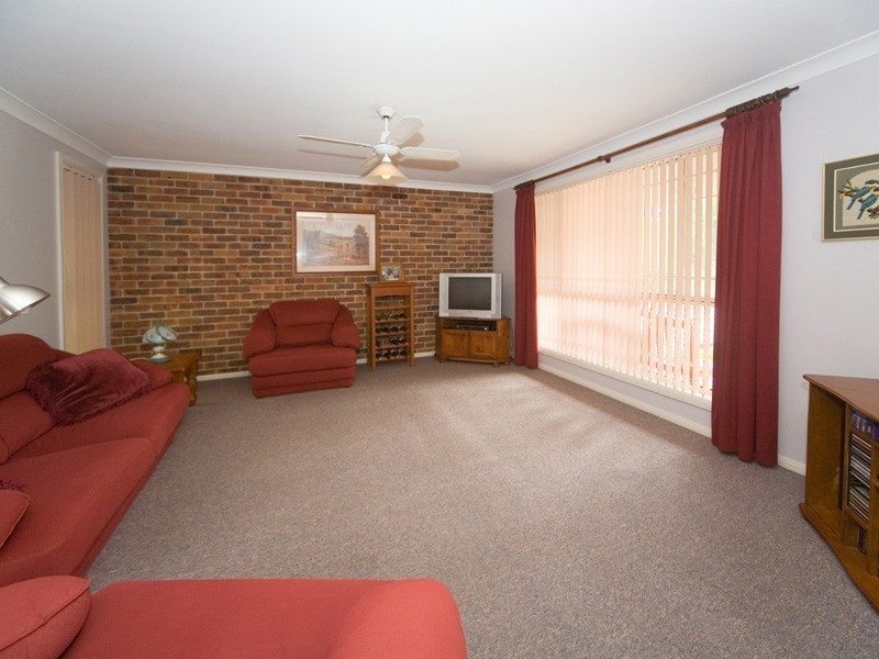 17 Close Street, Thirlmere NSW 2572